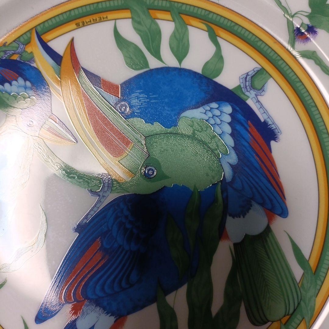 廃盤!!エルメストゥッカン陶磁器製 鳥のデザイン皿