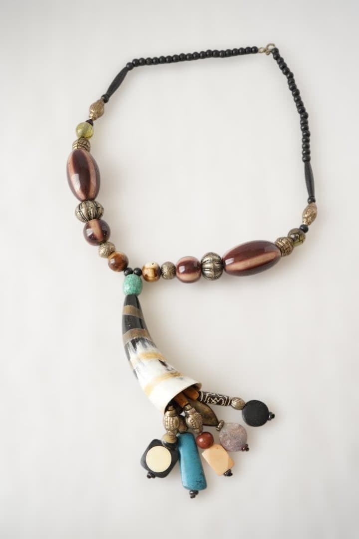 ホーンチャーム×真鍮ビーズ エスニック ロングネックレス [並行輸入品]