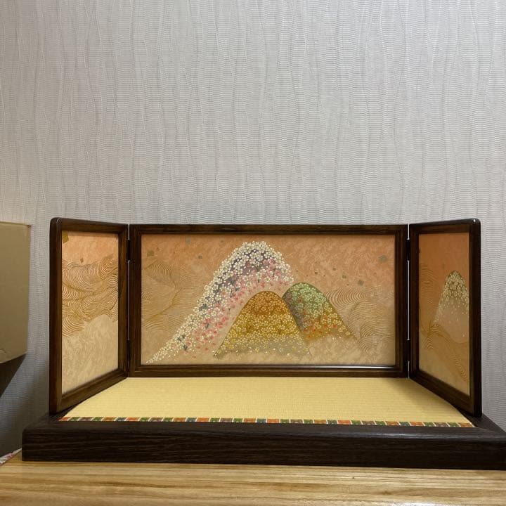 雛人形　桃の節句　飾り台と屏風