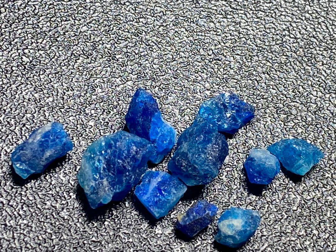 ハユーン　クリスタル　アウイン　アウイナイト　10ct コバルトブルー