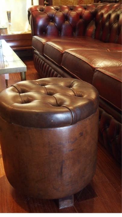 イギリスアンティーク　レザースツ－ル　アンティークソファ