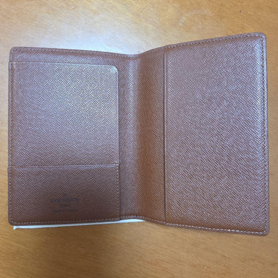 ルイヴィトンパスポートケースモノグラム。