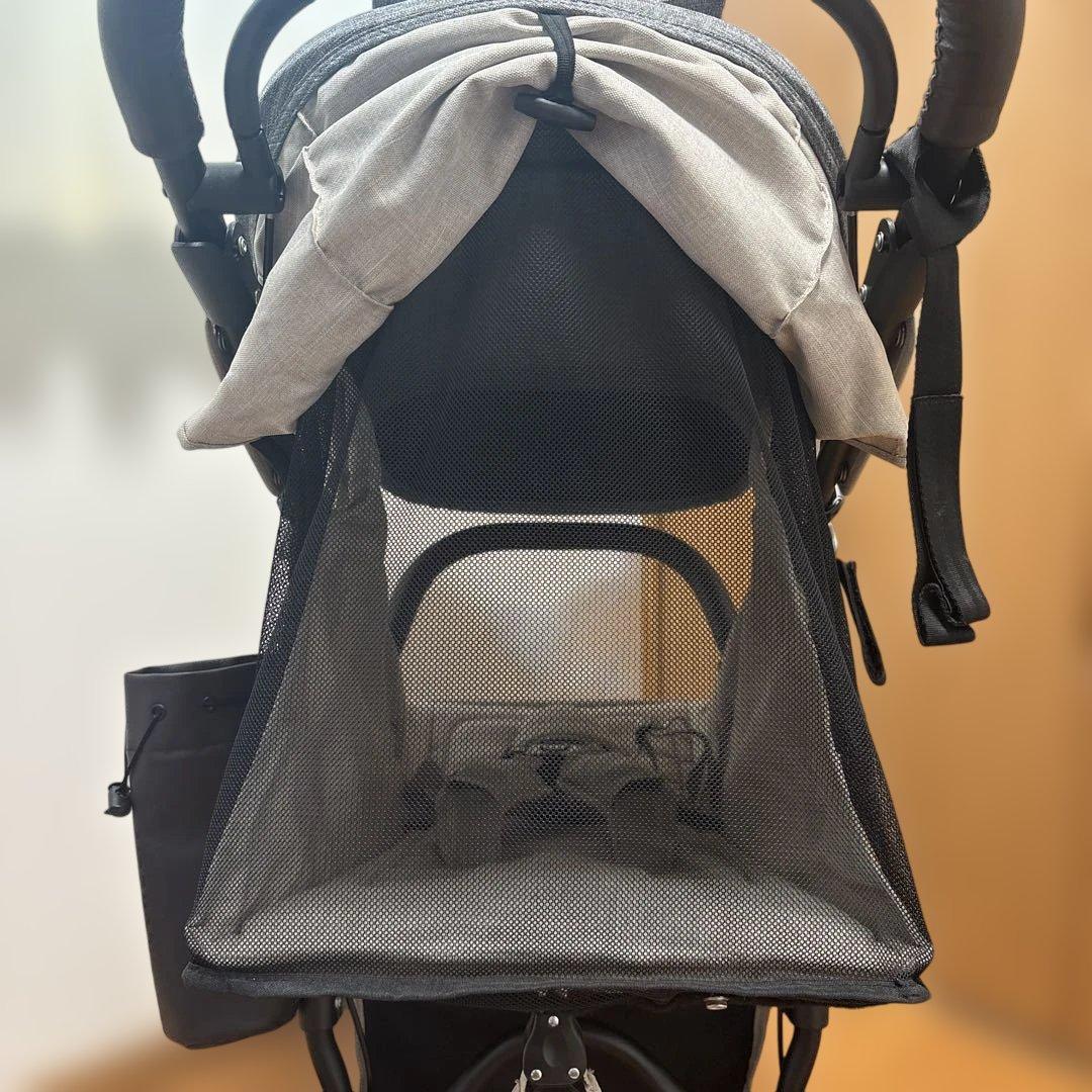 美品！【AIRBUGGY】安定性のある3輪折りたたみベビーカーグレー【付属品有】