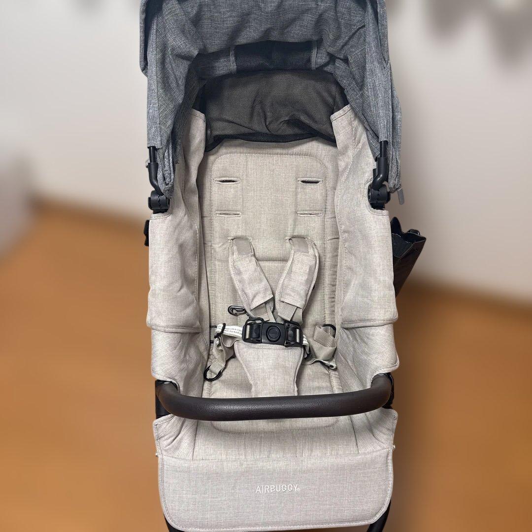 美品！【AIRBUGGY】安定性のある3輪折りたたみベビーカーグレー【付属品有】
