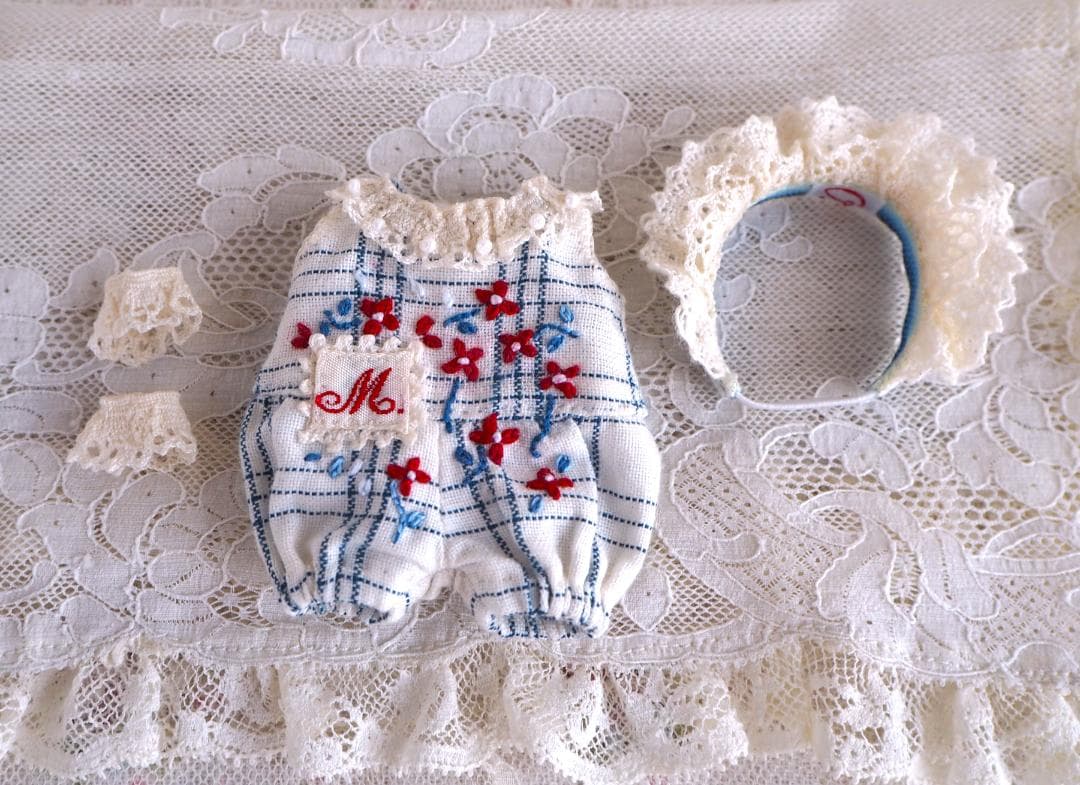 も*ね様 ミニフラワー刺しゅうロンパースセット cocoriang kumuku