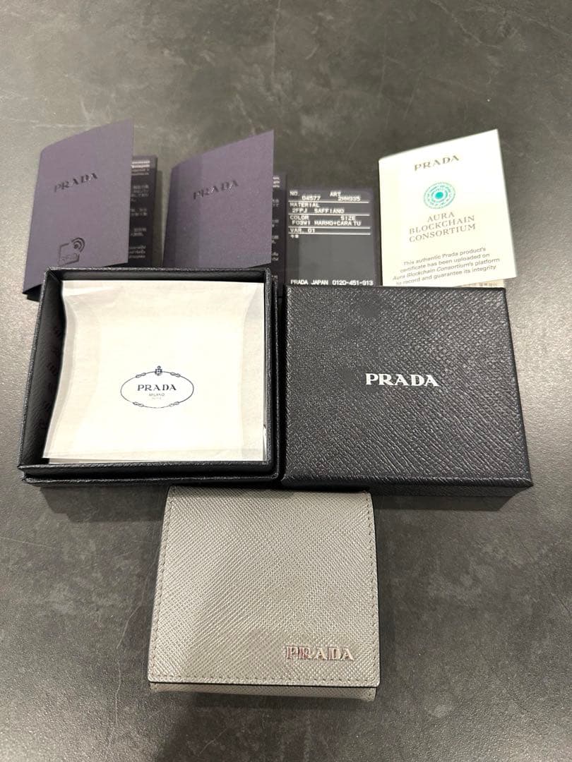 【送料込み】PRADAサフィアーノレザーケース