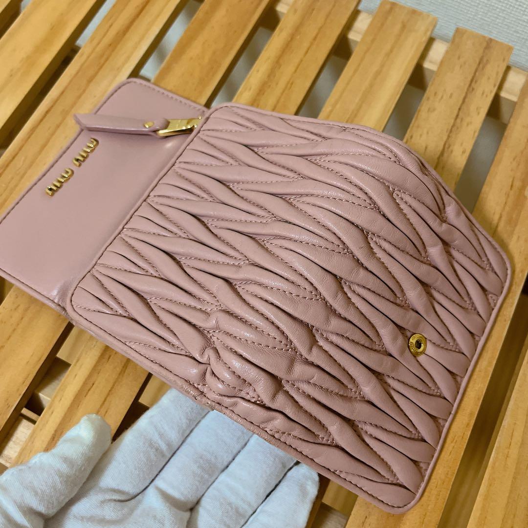 MIU MIU 二つ折り財布　マテラッセ ピンク