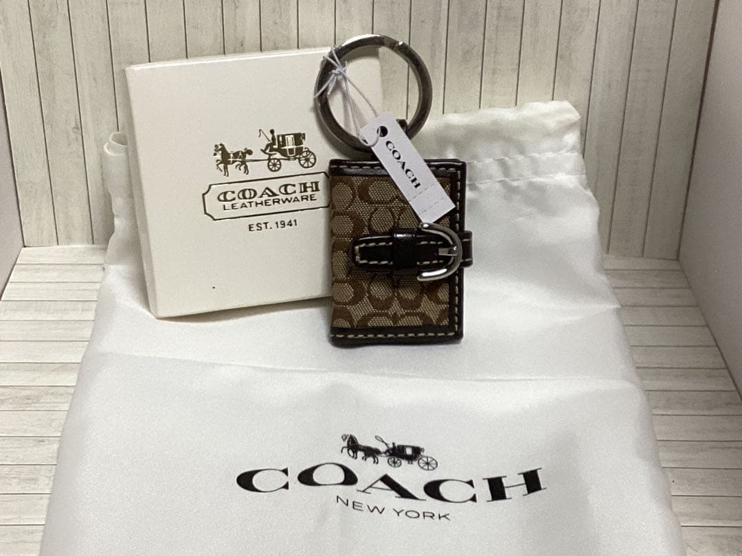未使用美品タグ付きコーチCOACH ブラウンレザーキーホルダー手帳写真入れ本物