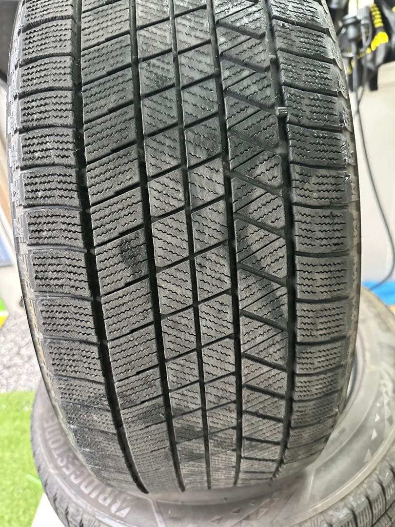 ブリヂストン　ブリザック vrx3 235/50R18 21年46週4本セット