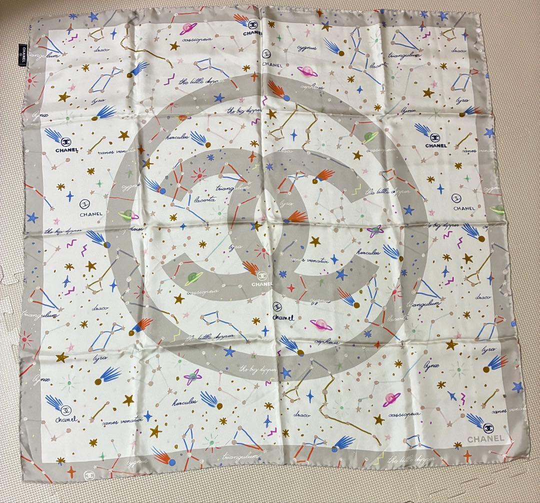 CHANEL 星座プリント シルクスカーフ