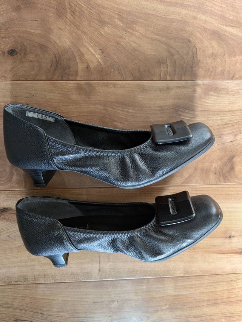 【美品】うさぎや　黒　パンプス　樹脂パーツ　ヒール　24センチ