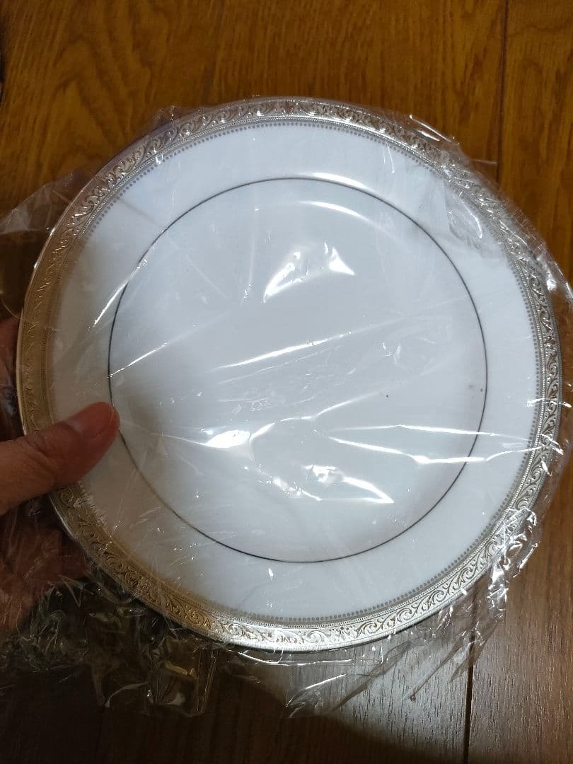 ノリタケ シグニチャープラチナ20pcディナーセット（海外用）【新品未使用】