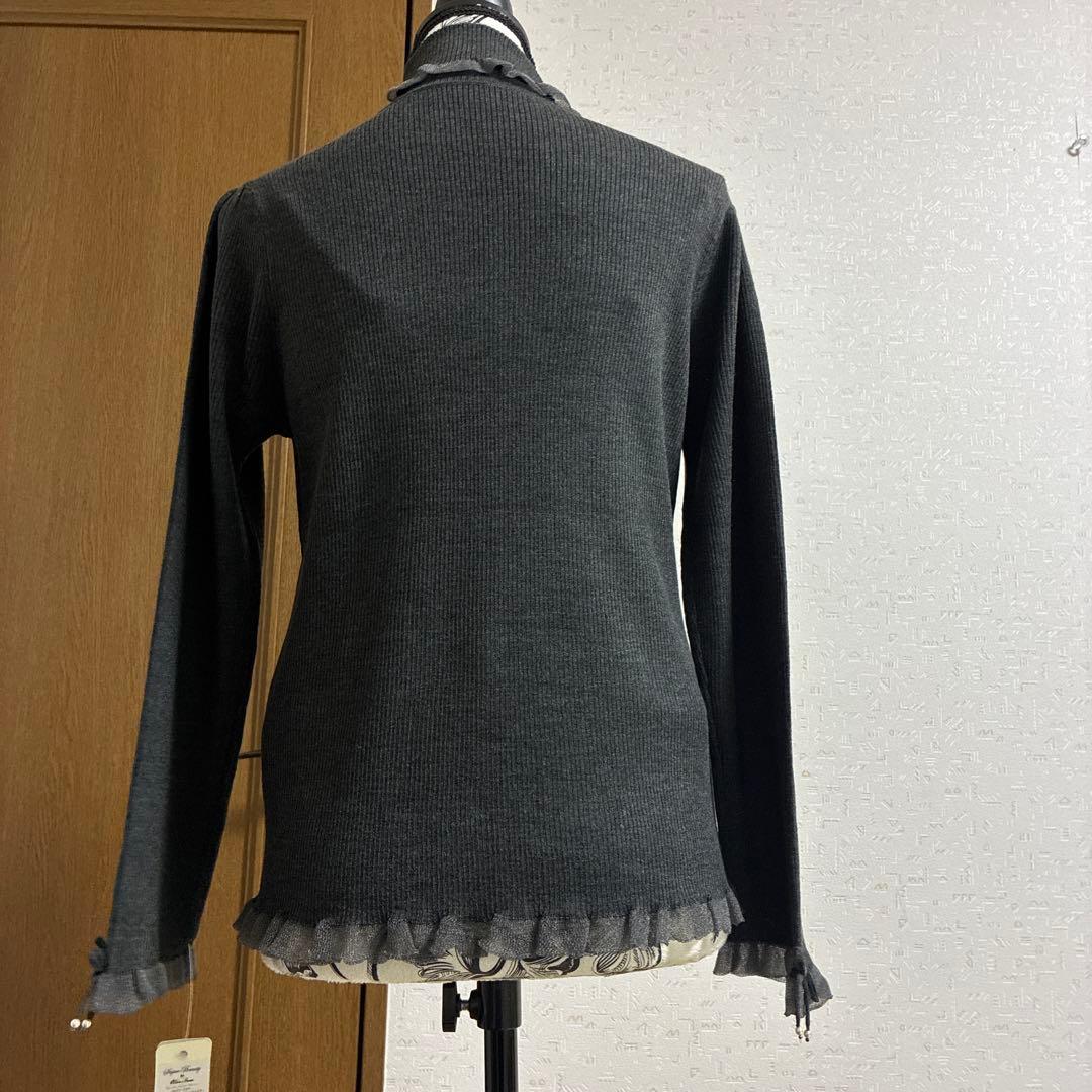 スーパービューティー☆44☆ 2025秋冬カタログ　コサージュ付きタートルニット