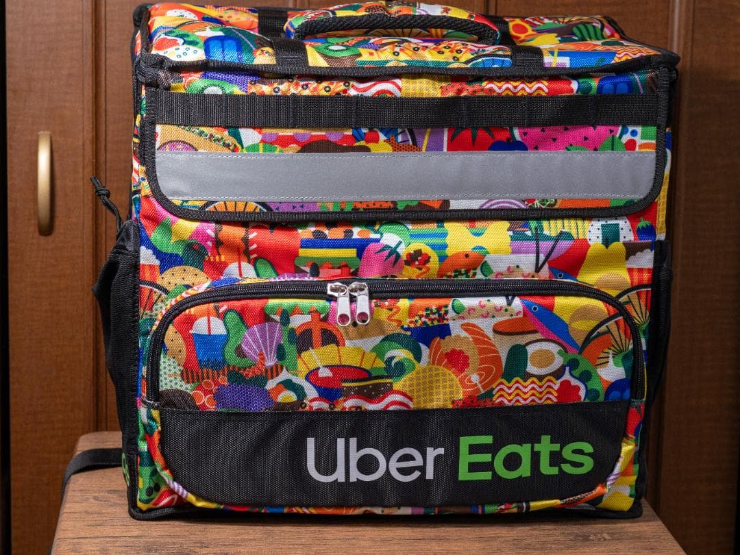 【美品】Uber Eats 海外モデル アーティストデザイン デザイナーバッグ
