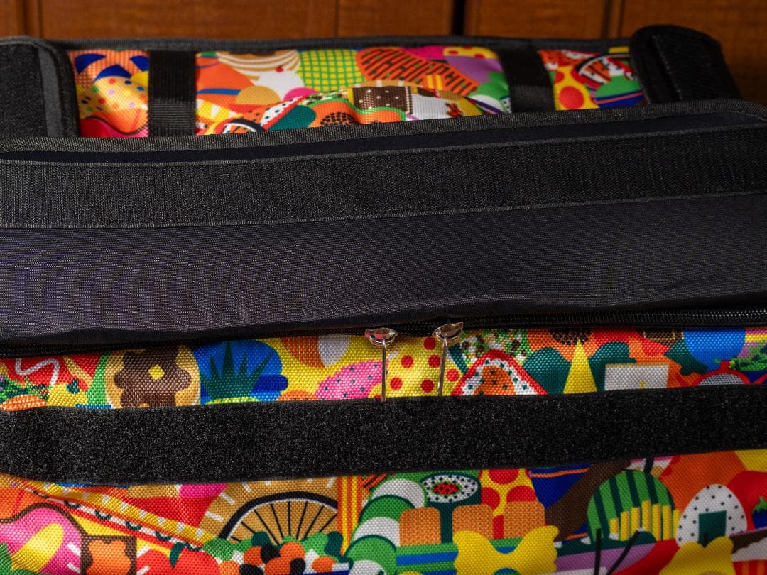 【美品】Uber Eats 海外モデル アーティストデザイン デザイナーバッグ