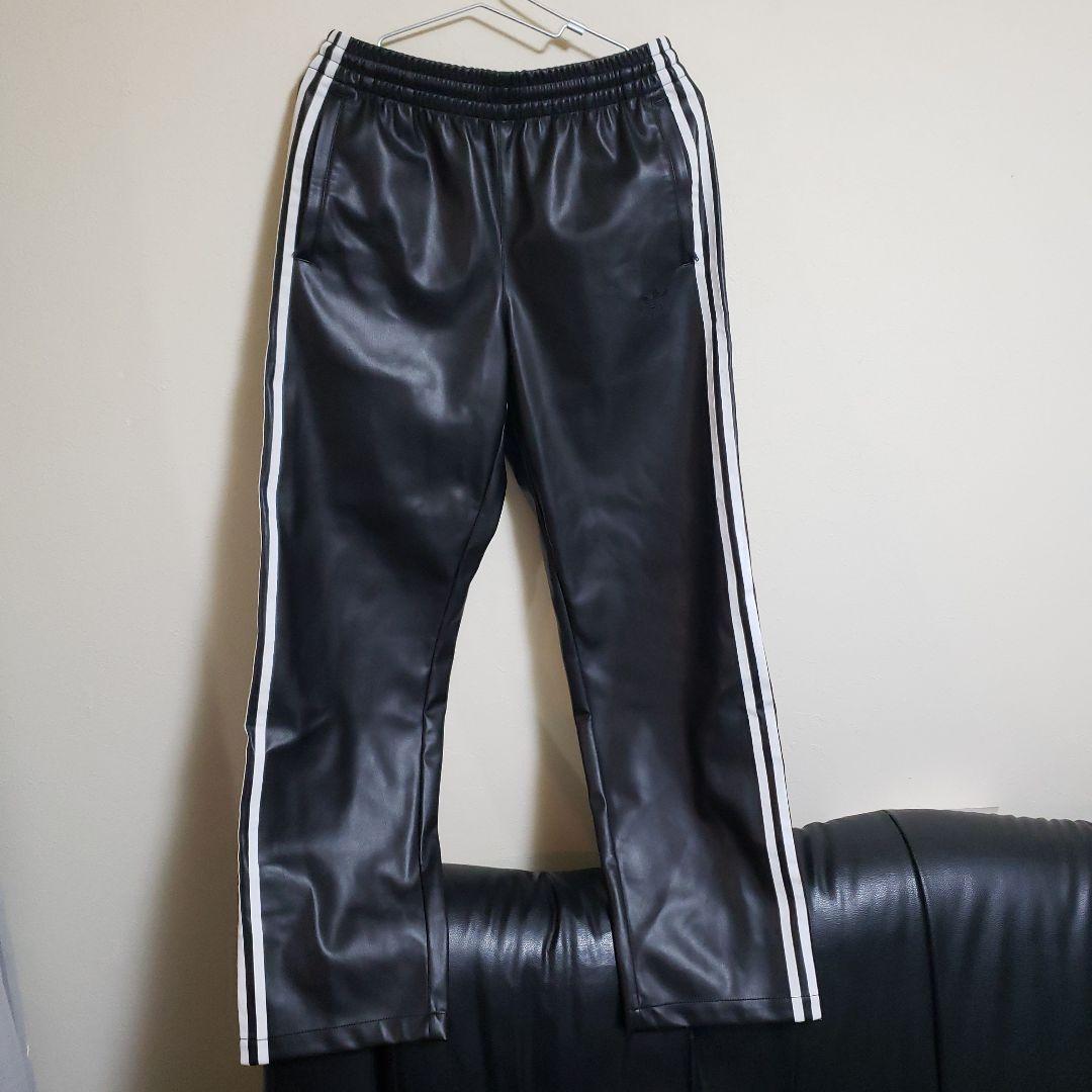 adidas 　フェイクレザーパンツ　ブラック　3ライン