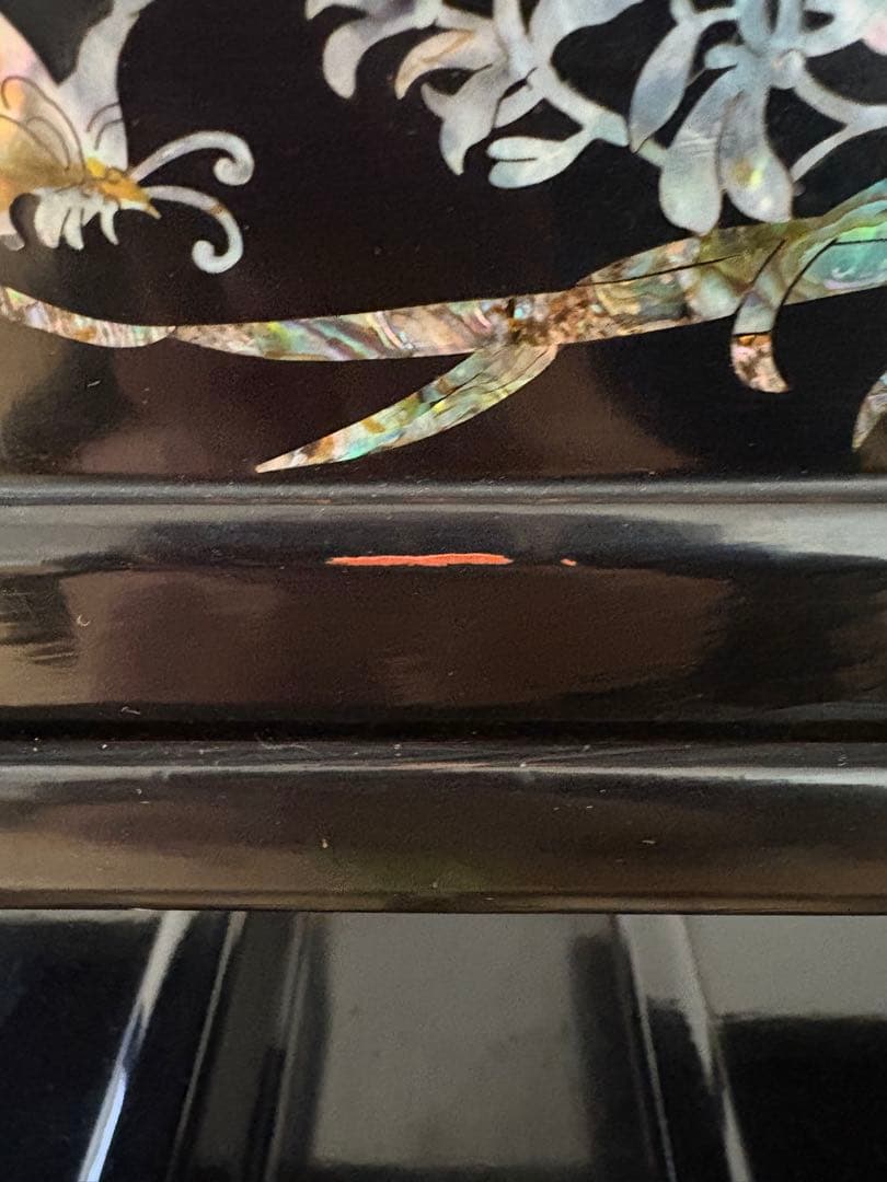 螺鈿細工の飾り棚　黒色　茶箪笥　花鳥の絵柄　段違い　和風　希少