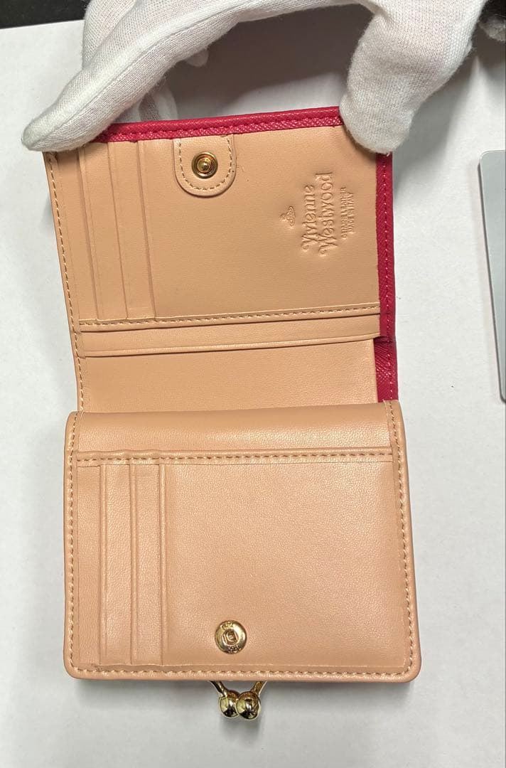 オシャレ【新品】　Vivienne Westwood　二つ折り財布 ピンク