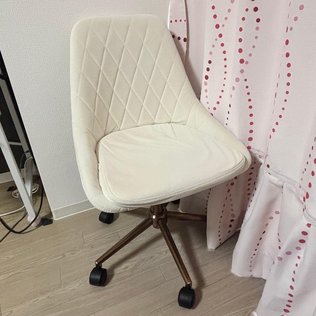 アイボリー ダイヤモンドキルティング デスクチェア 白　椅子
