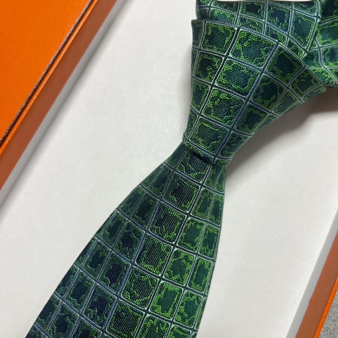 未使用タグ付　箱・袋付　エルメス銀座限定品　ネクタイ　緑　シルクジャガード
