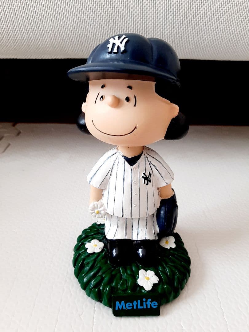ルーシー　ボブルヘッド　ヤンキース　フィギュア　シュローダー