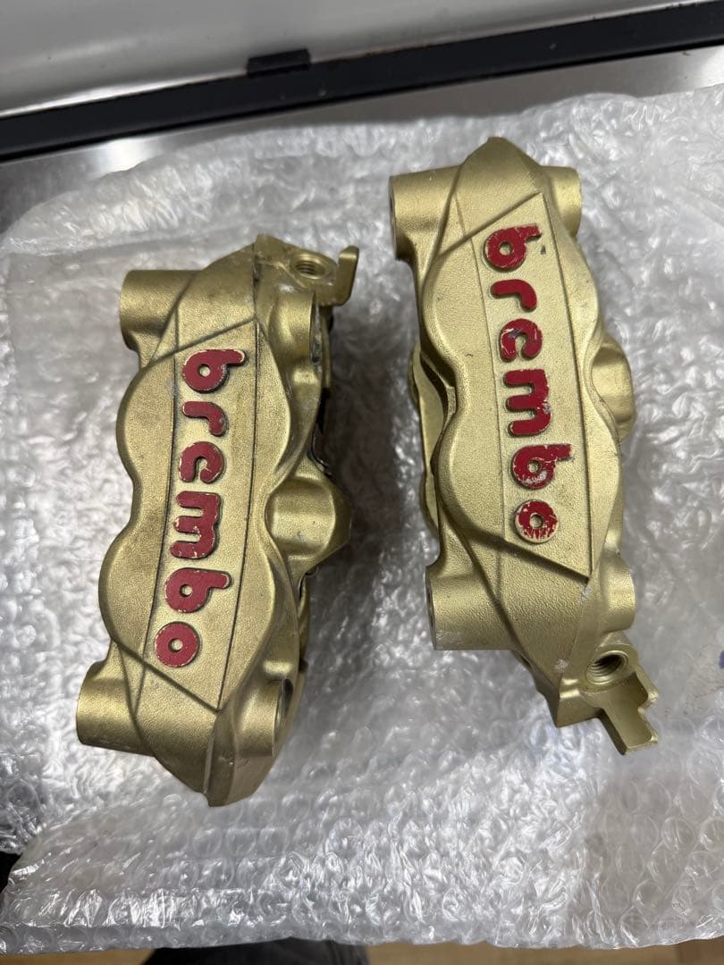 モ*ー様 GPZ900r brembo ゴールド ブレーキキャリパー デュアルピ