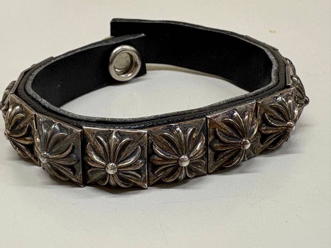 クロムハーツゼロピラミッド シングルロー ブラックレザー ブレスレット