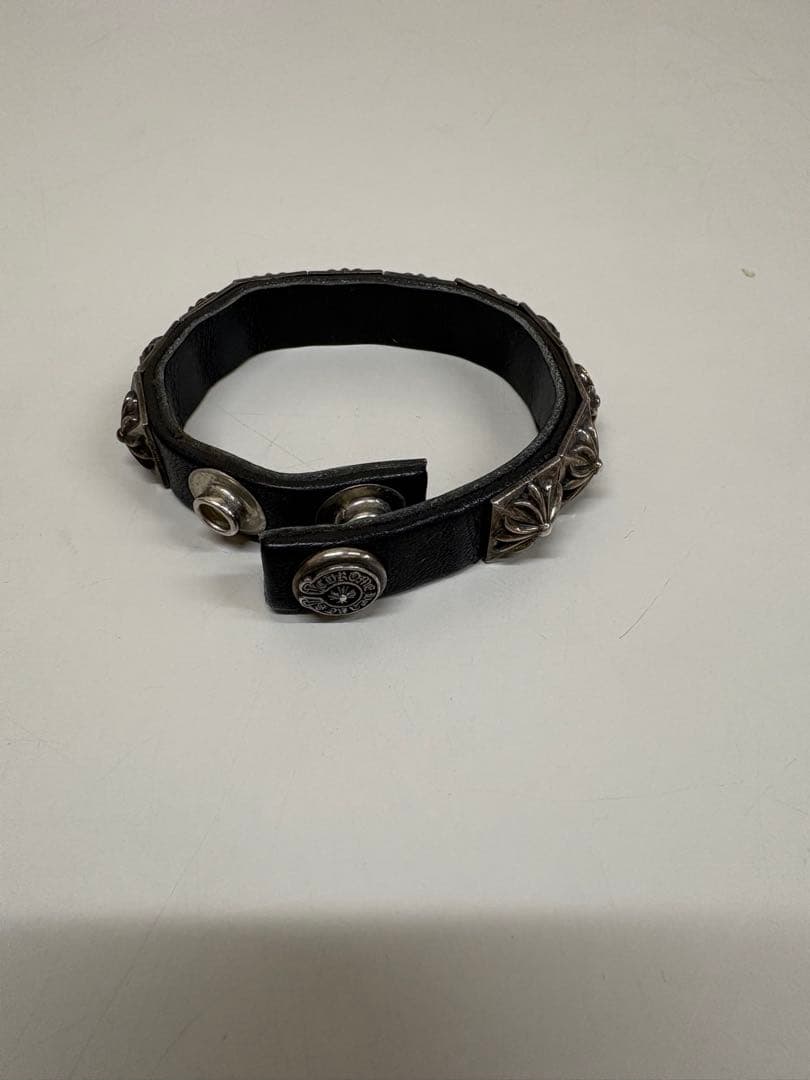 クロムハーツゼロピラミッド シングルロー ブラックレザー ブレスレット