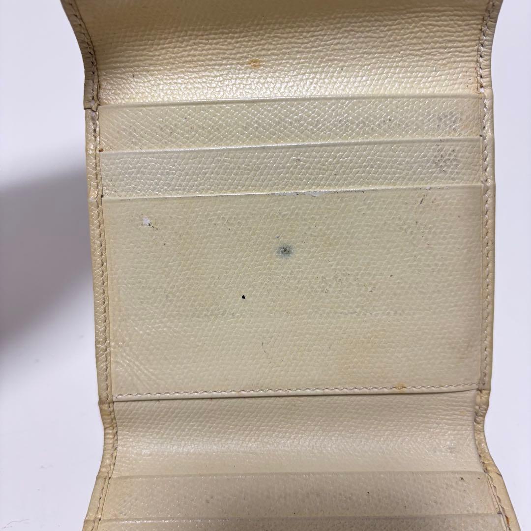 シャネル ボタンライン Wホック折財布 レザー オフホワイト