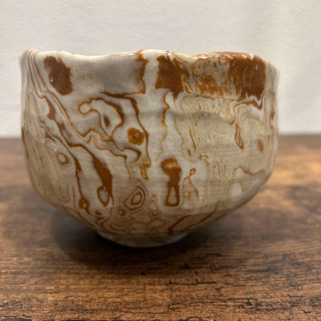 マーブル模様の陶器製茶碗
