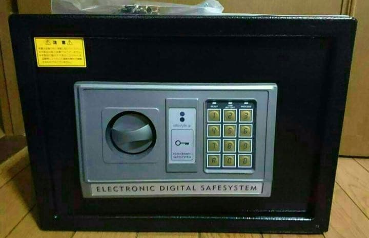 新品　未使用　デジタル　金庫　セキュリティー　防犯　盗難　貴重品