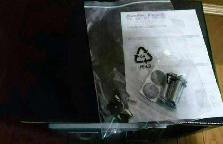 新品　未使用　デジタル　金庫　セキュリティー　防犯　盗難　貴重品