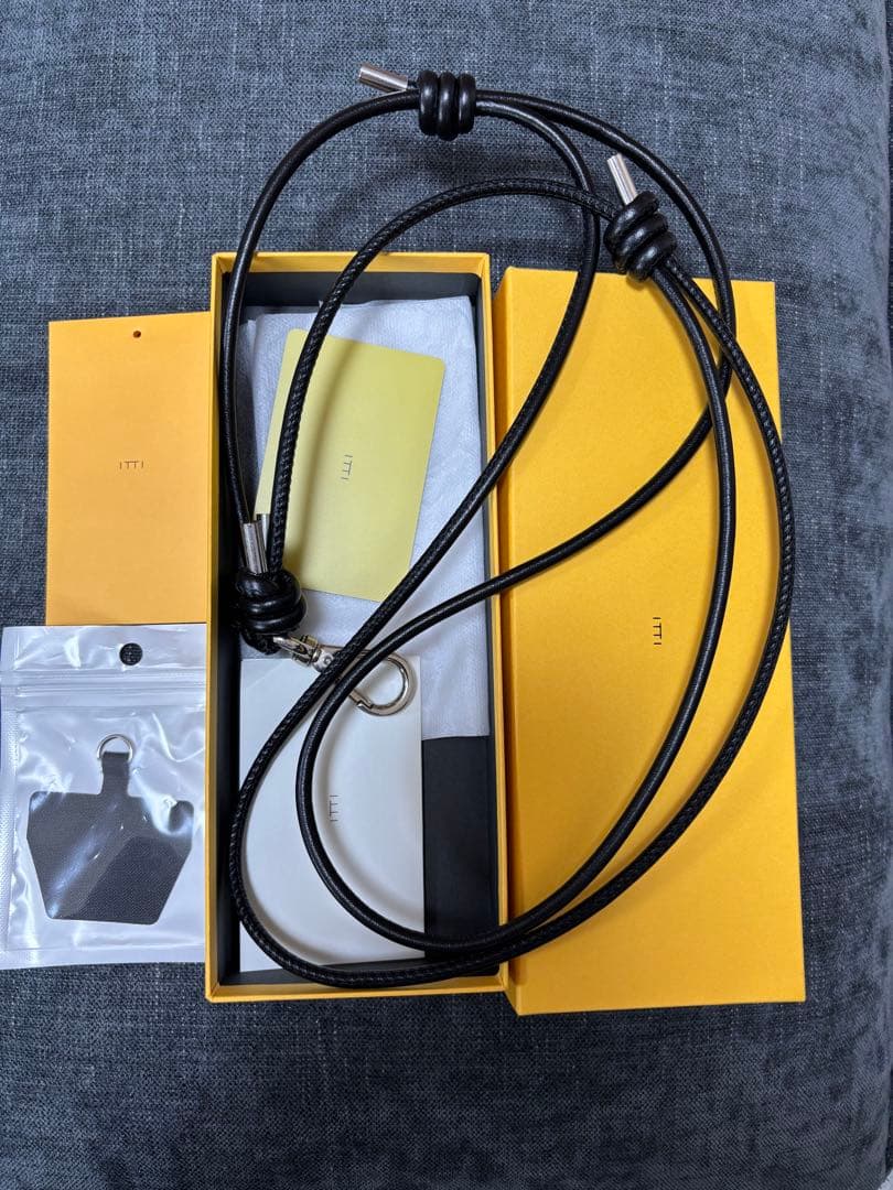 itti イッチ スマホストラップ ブラック