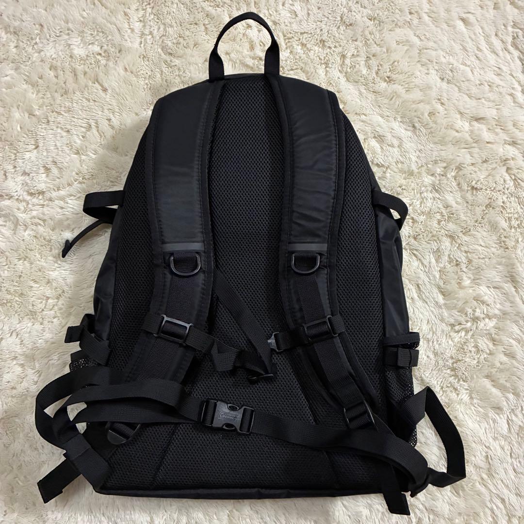 Coleman ニック・ワイルド リュックサック 33L チャーム付き 刺しゅう