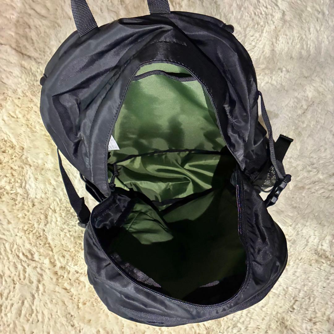 Coleman ニック・ワイルド リュックサック 33L チャーム付き 刺しゅう