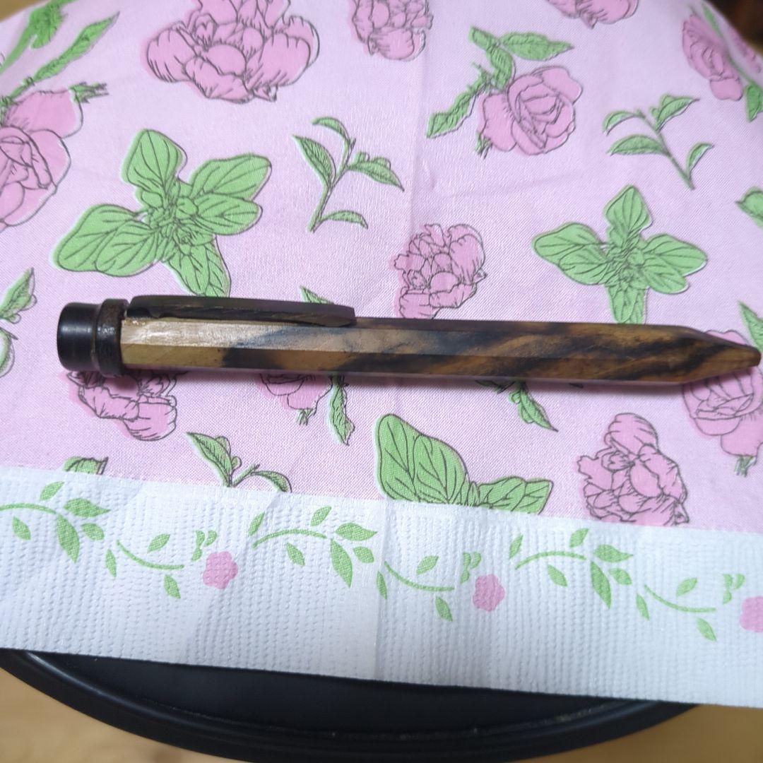木製ストライプペン黒柿孔雀杢ねじ式ボウルペン