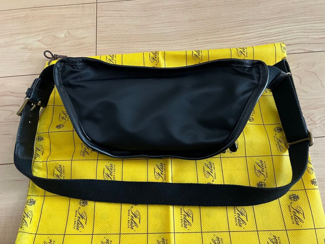 フェリージ　218 ボディーバッグ