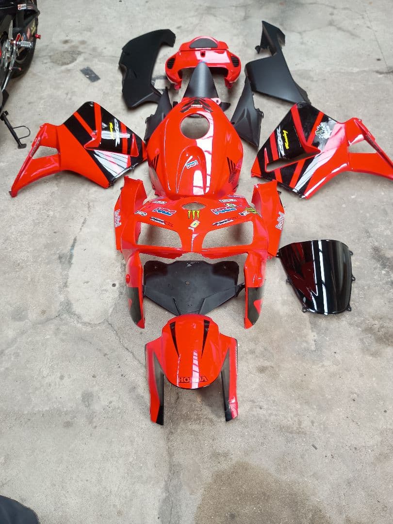 CBR600RR PC37後期　カウルセット 転倒傷あり　自家修復済
