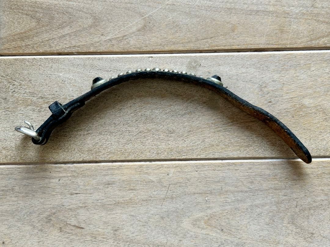 ウルフズヘッド　15mmスタッズリストバンド