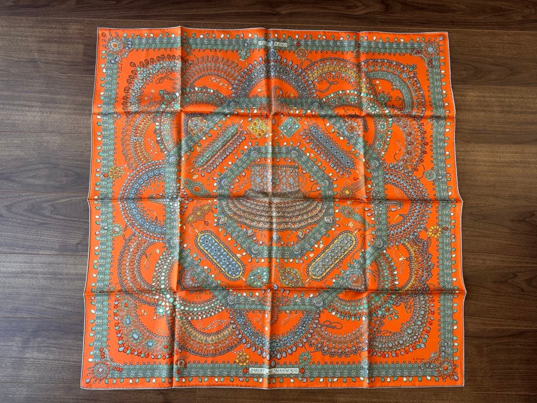 HERMES エルメス　シルクスカーフ カレ90