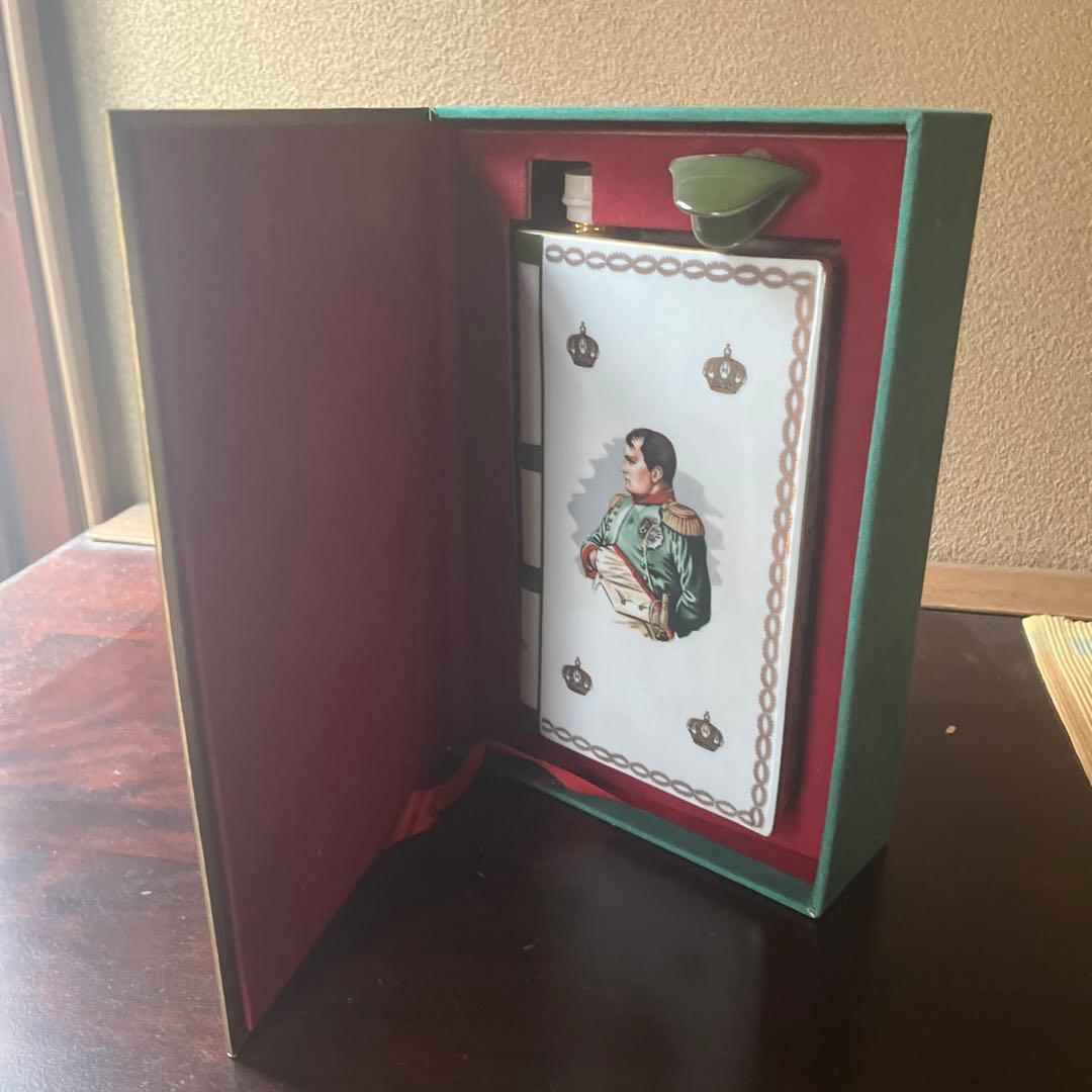 未開封　ナポレオンカミュ　コニャック　緑色陶器入　ブック型箱入　古酒