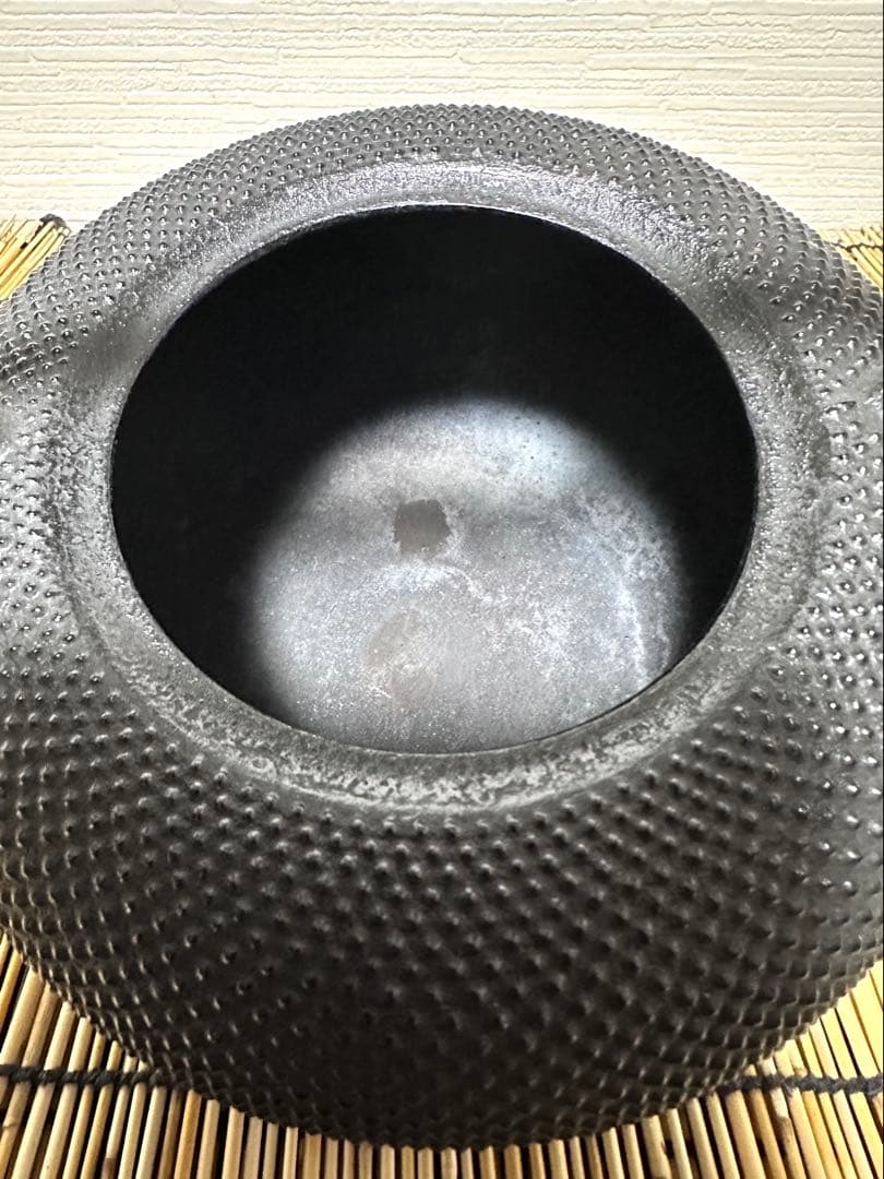 未使用品　南部伝統工芸士 及川寛治作　１８型姥口 アラレ　南部鉄瓶　南部鉄器