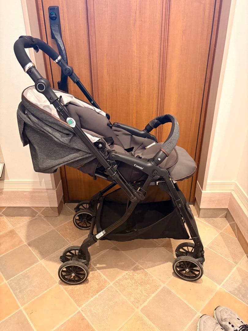 コンビ ベビーカー スゴカルα 4キャス エッグショック