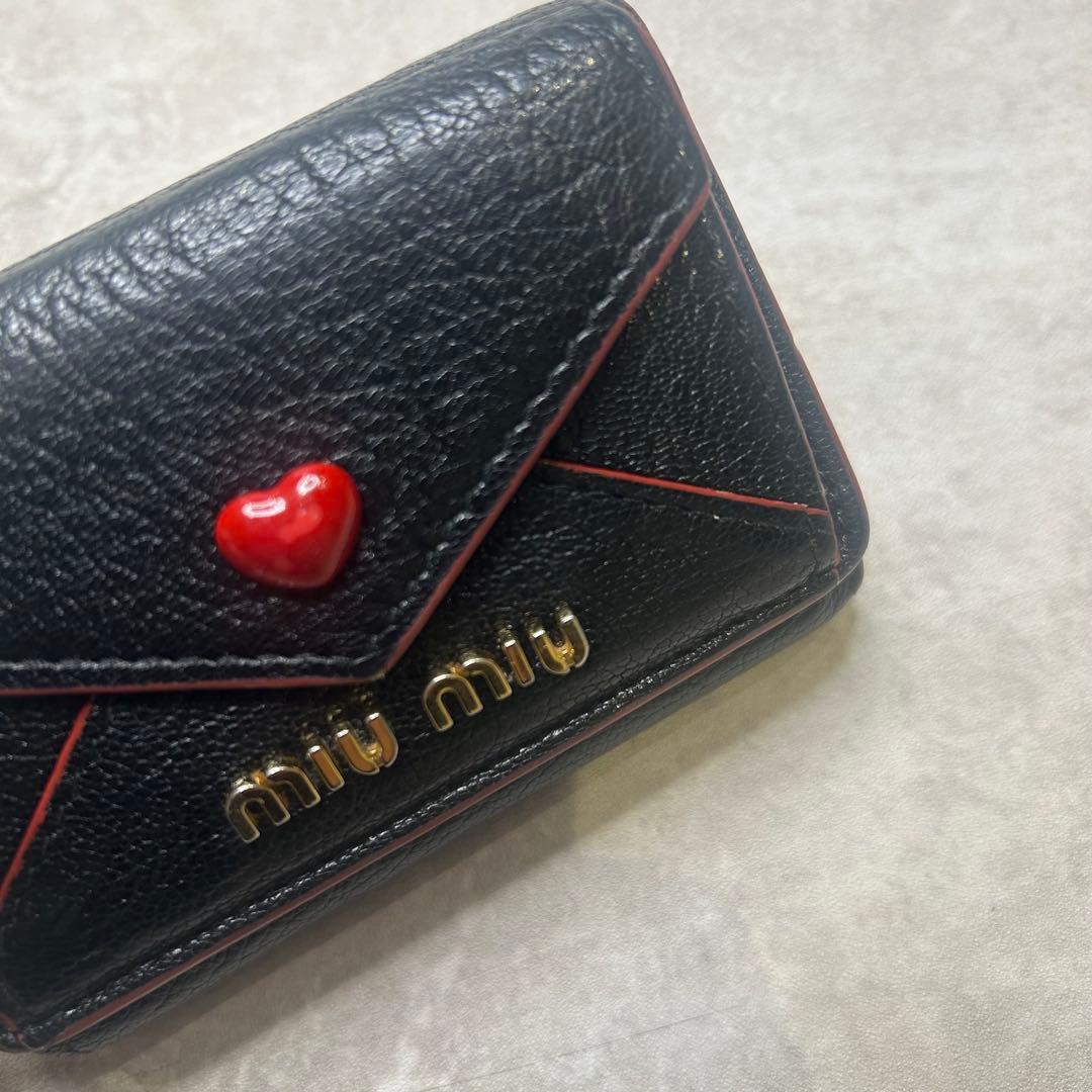 ミュウミュウ 黒 ラブレター ハート マドラス 三つ折り財布 ウォレット