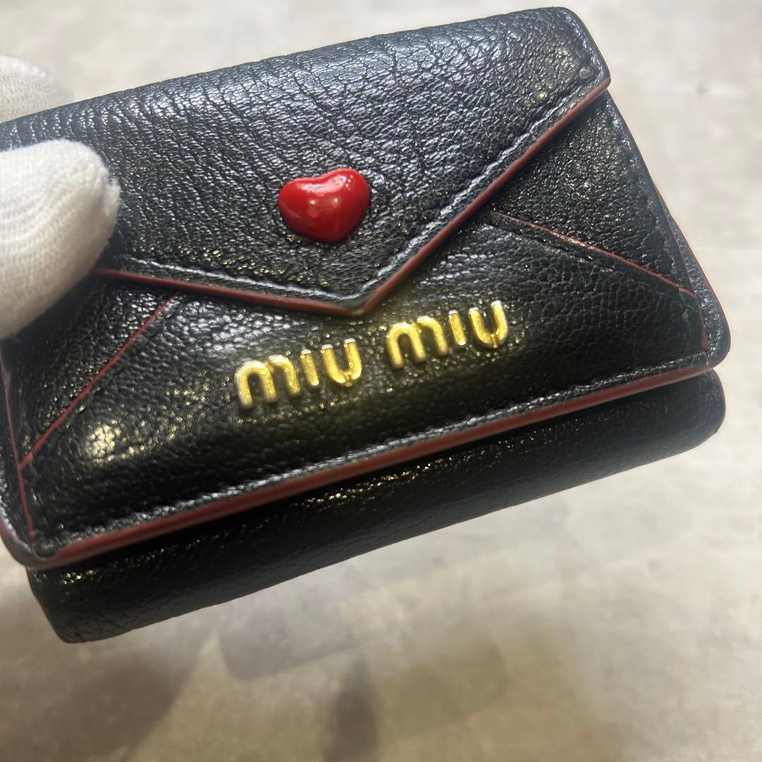 ミュウミュウ 黒 ラブレター ハート マドラス 三つ折り財布 ウォレット