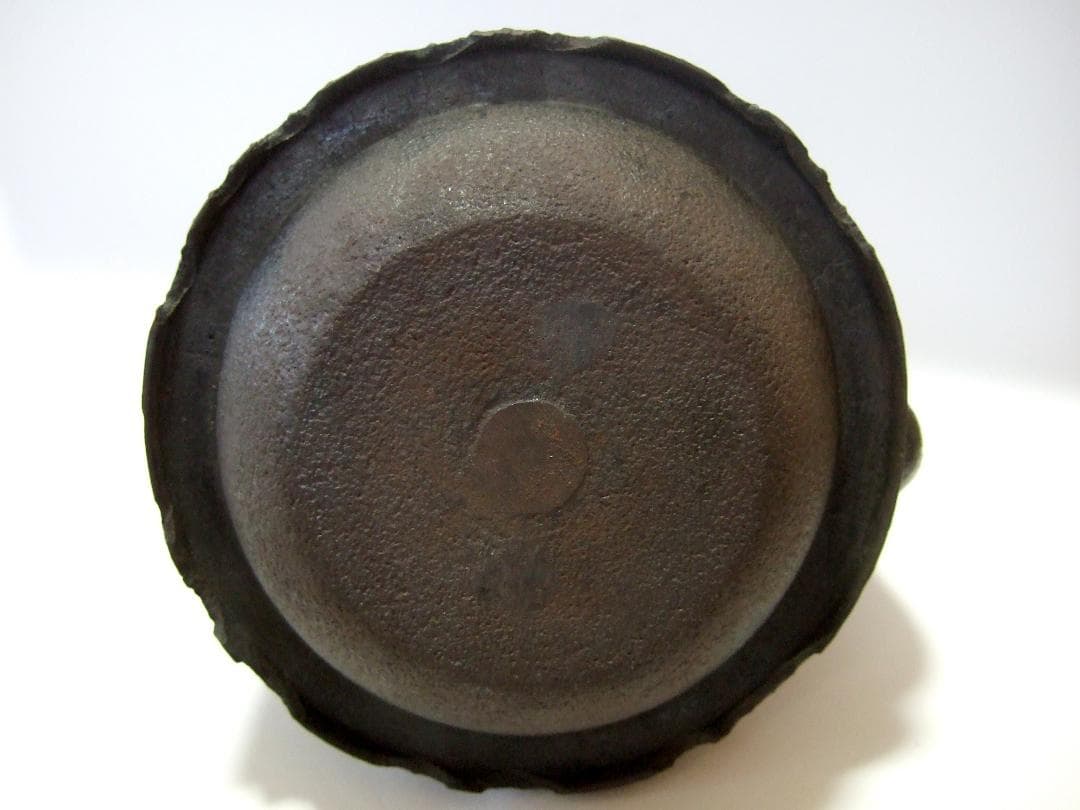 真正南部 雅泉 鬼面鐶付 虫喰摘み あられ紋 鉄瓶 在銘 南部型