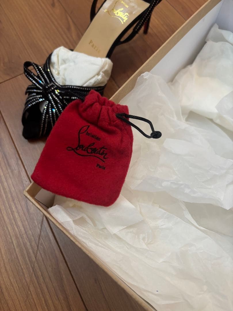 【Christian Louboutin】ラインストーンリボンバックストラップ