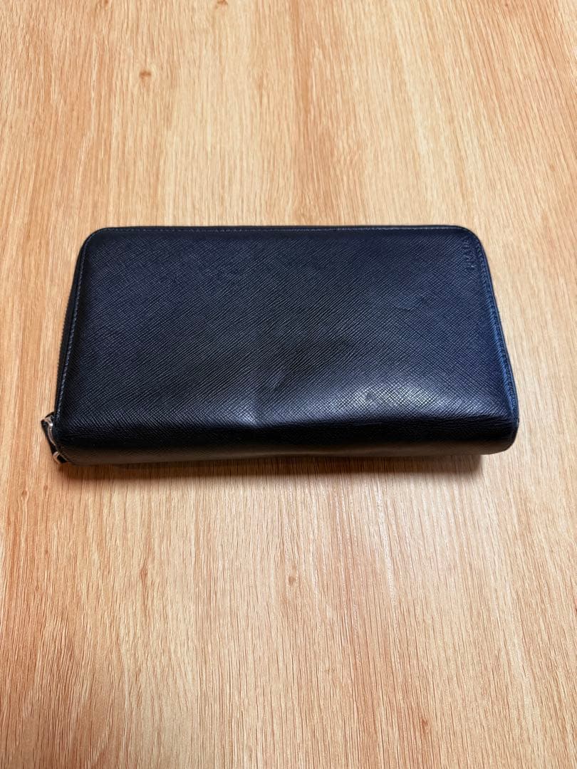 PRADA（プラダ）サフィアーノ レザー ラウンドファスナー 長財布