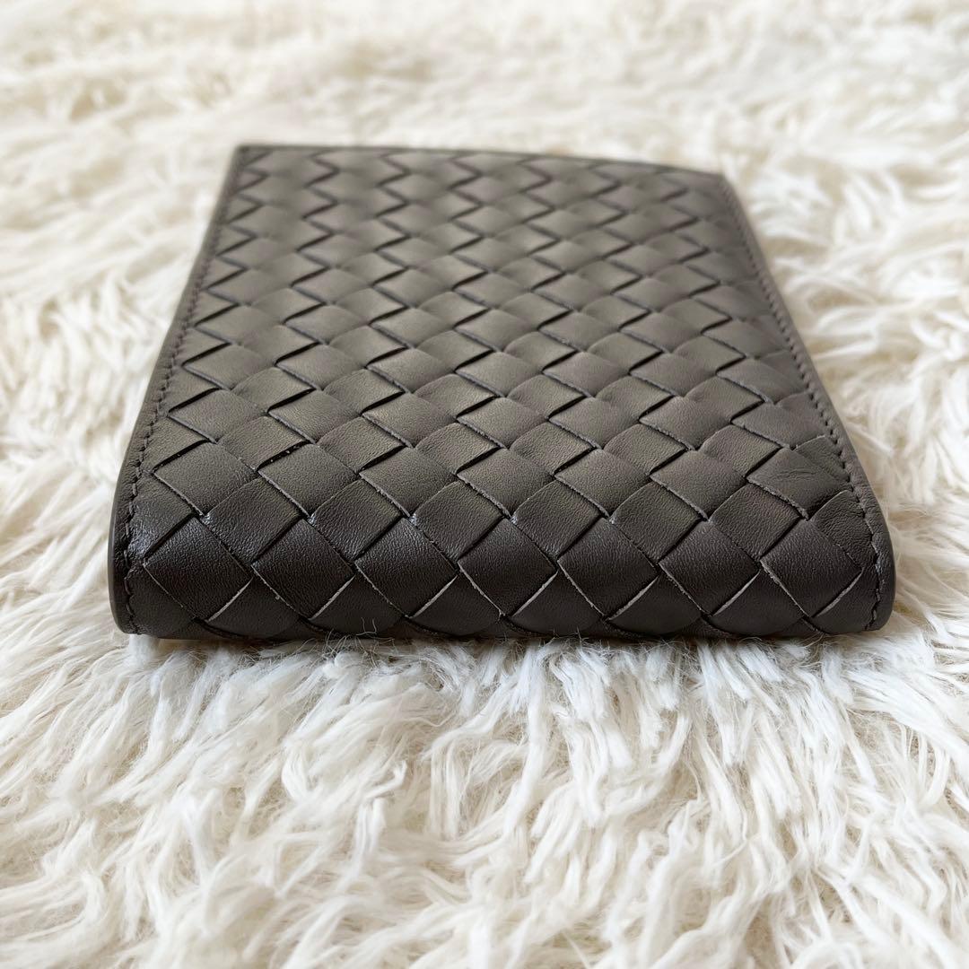 ⭐️未使用品⭐️　ボッテガヴェネタ　イントレチャート　二つ折り財布　ロゴ刻印