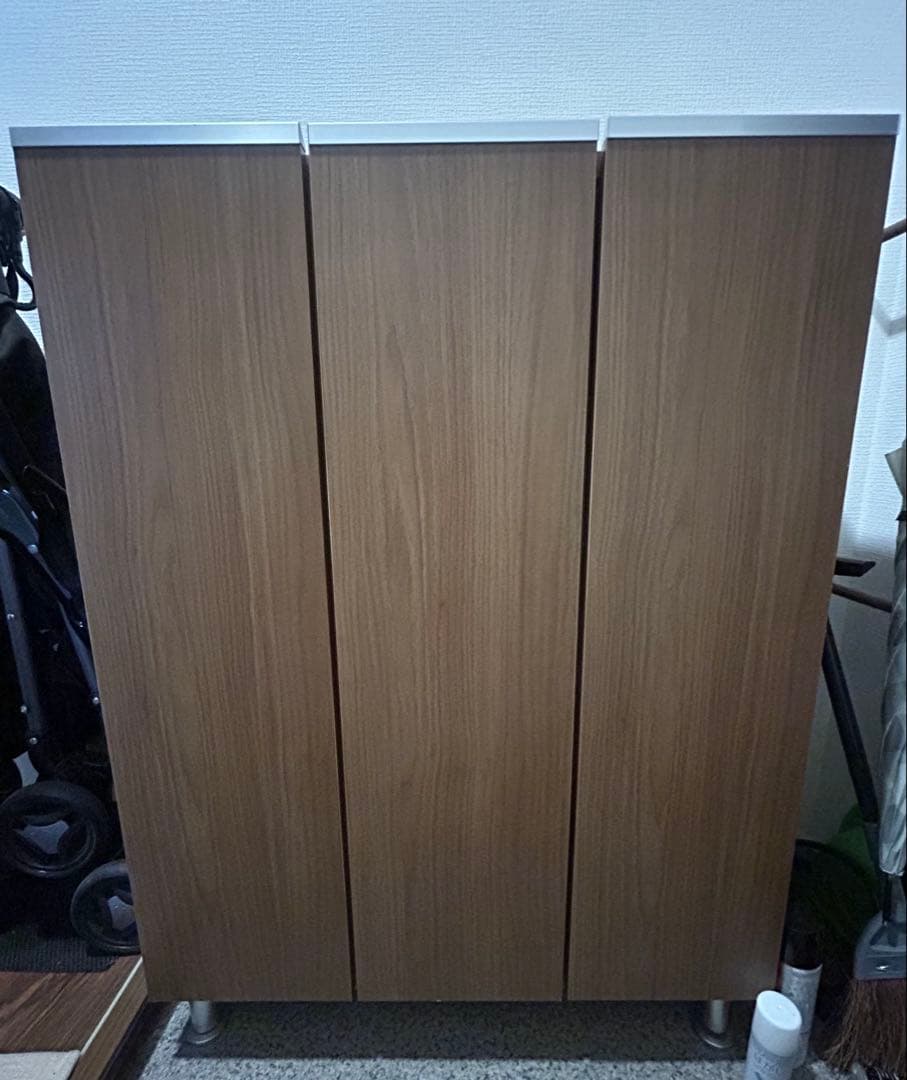 ブラウン木製シューズラック 3扉